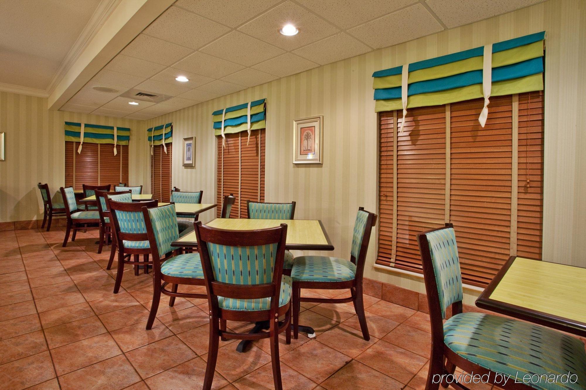 ฮอลิเดย์ อินน์ เอ็กซ์เพรส เซนต์ไซม่อน ไอแลนด์ St. Simons Island ร้านอาหาร รูปภาพ